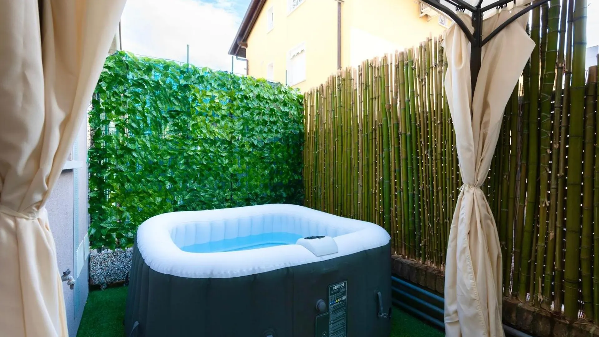 Marila Deluxe, Patio Con Idromassaggio Lägenhet Lido di Jesolo