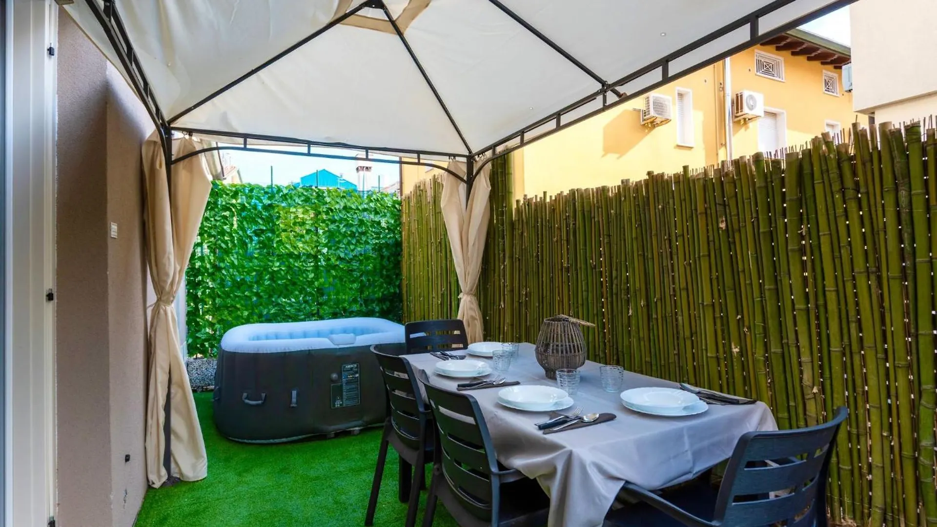 Marila Deluxe, Patio Con Idromassaggio Lägenhet Lido di Jesolo
